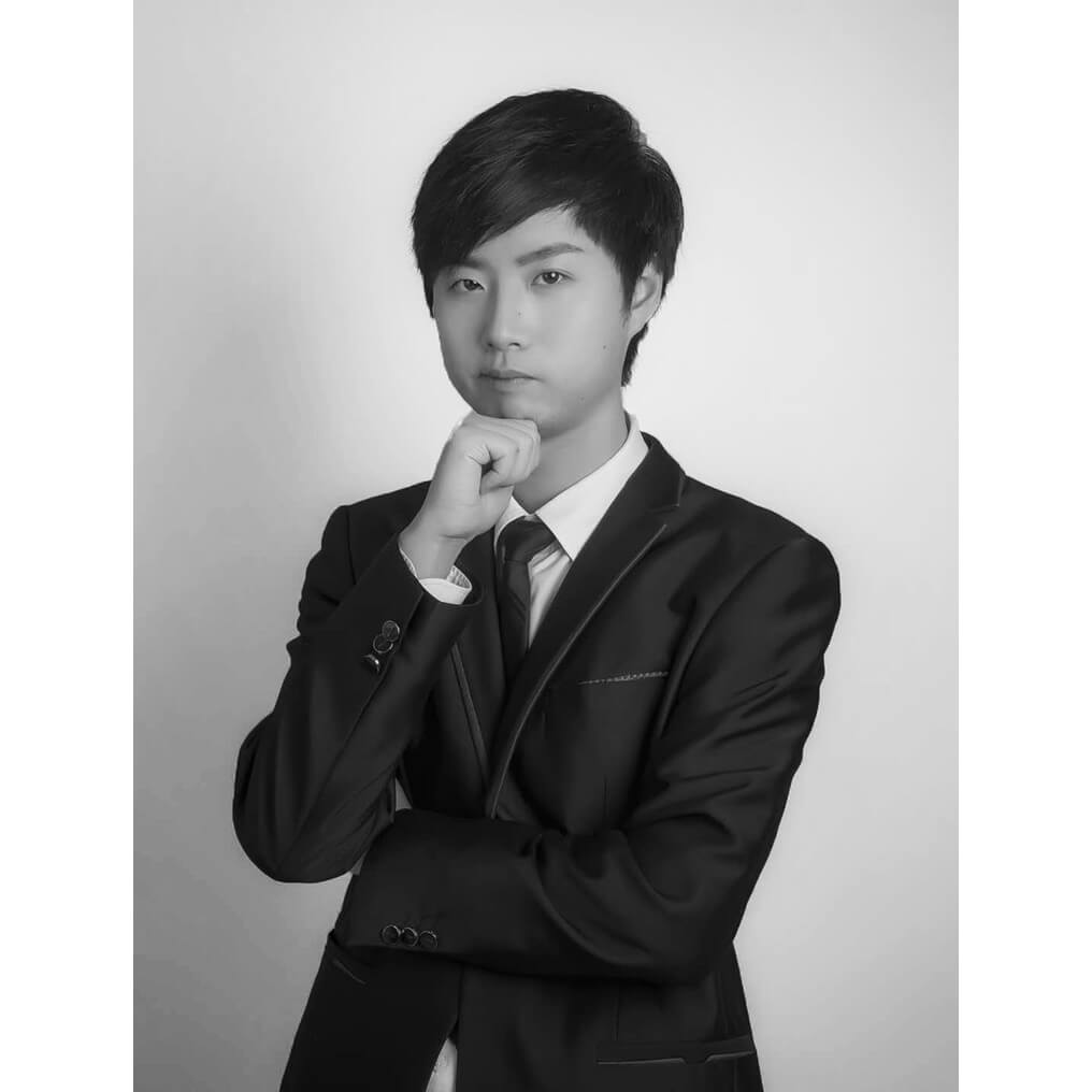 Chris-monochrome